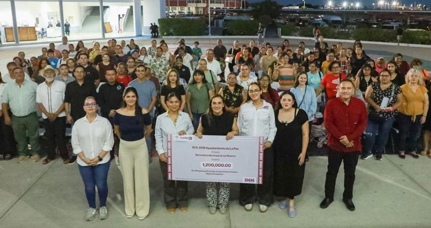 Ayuntamiento de La Paz beneficia a 100 mujeres cuidadoras con apoyos económicos