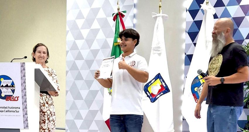 UABCS convoca a su 3er. Concurso Interprepas de cuento en inglés DELE 2026