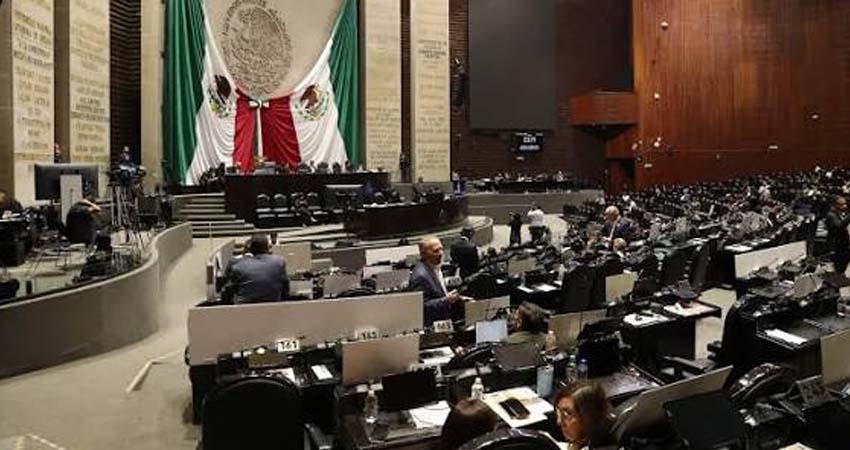 Avanza reforma que obliga a candidatos a renunciar a doble nacionalidad