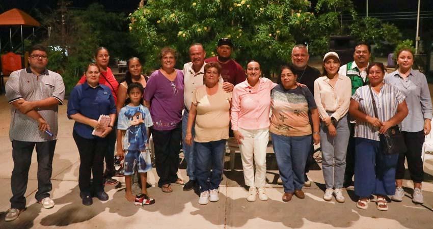 Amor Fenech da seguimiento a solicitudes de familias en colonia La Fuente