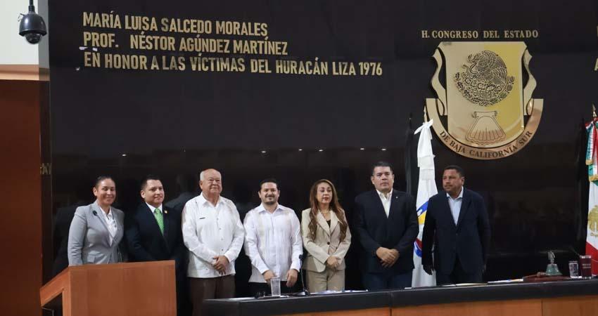 Devela Gobernador letras en memoria de las víctimas del huracán Liza, a 50 años de su paso por BCS