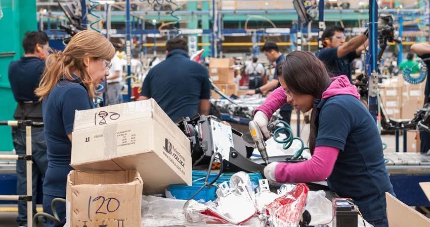 México triplica la creación mensual de empleos: casi 129 mil, nuevo récord histórico