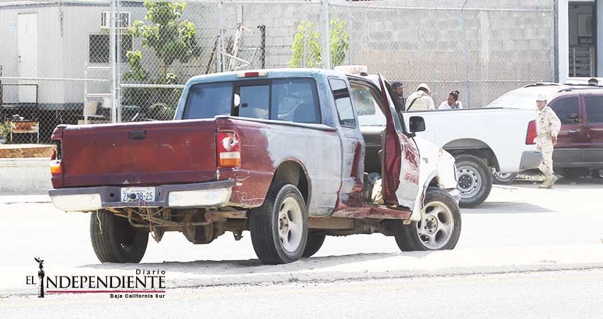 Abren fuego contra vehículo en El Zacatal; conductor logra escapar 