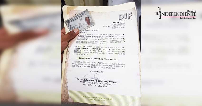 Hace tres días llegó a Los Cabos en busca de sus familiares; duerme en una iglesia 