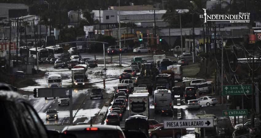 Lluvia provoca caos y vial y crecida de arroyos en SJC 