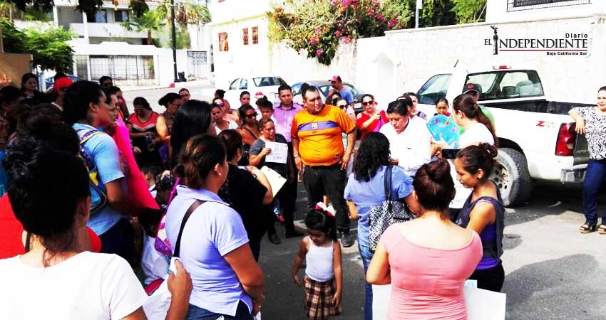 Padres de familia cierran jardín de niños Marcelo Rubio Ruiz 