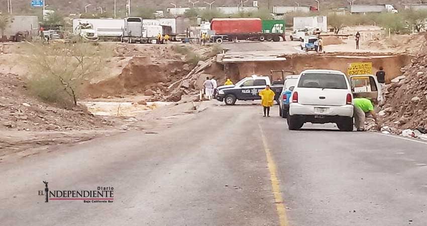 22 cortes en carreteras federales dejaron lluvias de la Tormenta Tropical: SCT