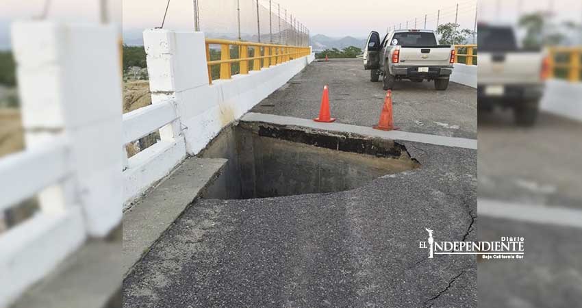 Socavón en puente a San Felipe sin atenderse 