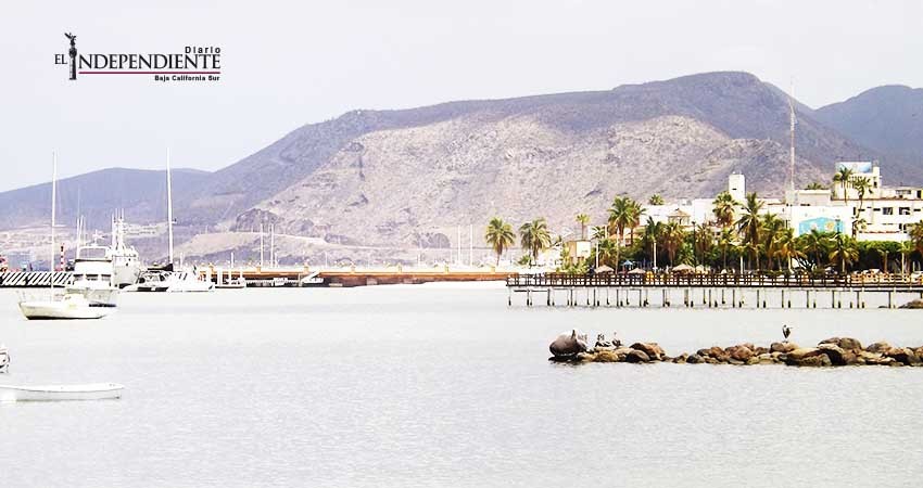 Playas del malecón siguen sin estar limpias tras derrames del drenaje