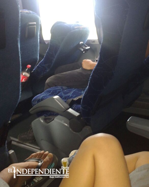 Detienen a hombre por masturbarse frente a menor en autobús de pasajeros