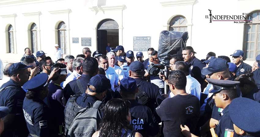 Inicia Seguridad Pública proceso de despidos; protestan policías