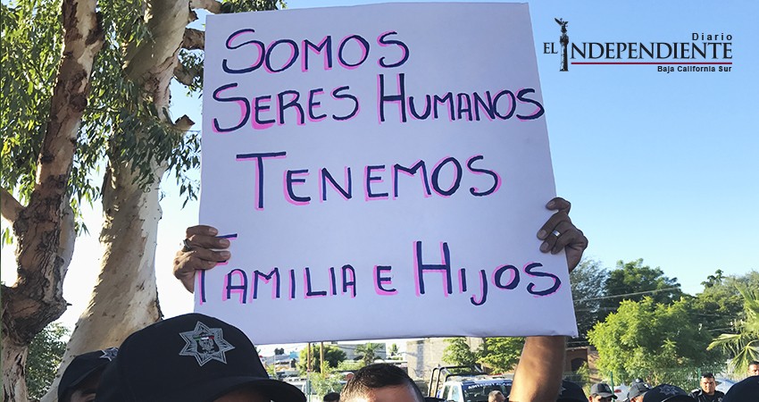 Estalla protesta policiaca en La Paz... “Abusivos nos dejan sin sustento”, acusan