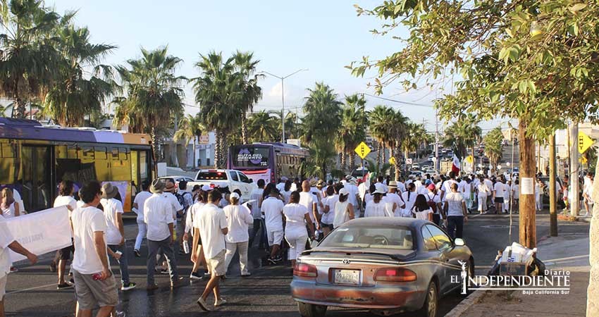 Cientos de cabeños se unen a un mismo grito: paz