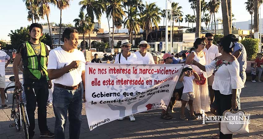 Realizan marcha por la paz de Baja California Sur