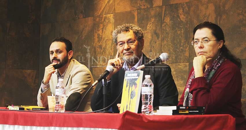 Elmer Mendoza presenta libro en la UABCS "Asesinato en el parque Sinaloa" 