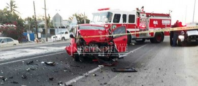 Muere conductor de auto al chocar contra autobús del transporte público en SJC