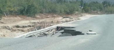 Piden rancheros a gobierno estatal reparar carreteras dañadas por “Lidia”