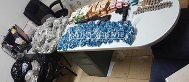 Inician carpeta de investigación por decomiso de efectivo, armas y droga