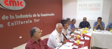 Ofrece Pepe Hevia total respaldo a las constructoras locales