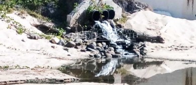 Denuncian vertimiento de aguas a la playa frente al hotel Marquis Los Cabos