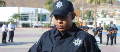 Empresarios de CSL, entregan reconocimiento a policías que  frustraron robo a joyería