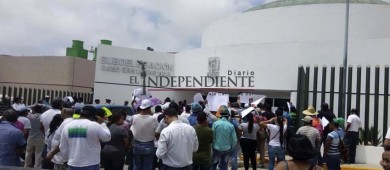 Se manifiestan contra Esthela Ponce, ahora en la subdelegación de CSL