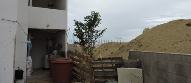 Vecinos retan a funcionarios a que pasen un huracán en Puerto Nuevo y confirmen si los edificios son habitables