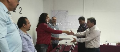 Entrega IEE primeras constancias a candidatos a diputados electos 