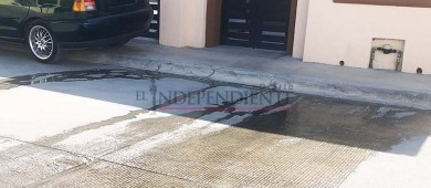 Exigen vecinos se atienda fuga de agua en Monte Real que lleva más de dos años