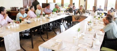 Los Cabos es de todos, no sólo de los grandes empresarios, advierte Ojeda Mestre a Madrugadores