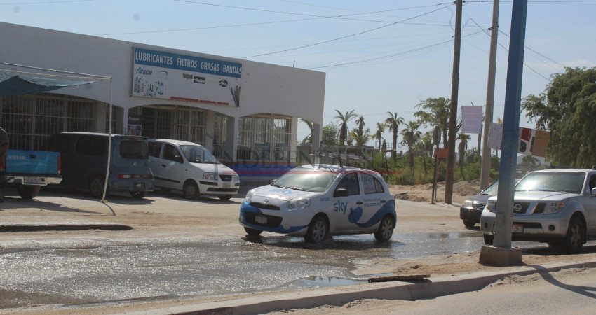 Enfermos con tifoidea, despiden a la administración de De la Rosa vecinos de calle Leona Vicario