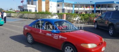 Manifestaciones en medio del informe de Armando Martínez