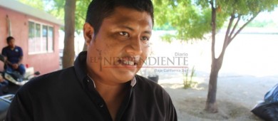 Taxistas de Los Cabos prefieren a turistas que a locales: Sondeo