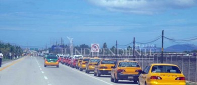 Exigen taxistas juicio político contra Armando Martínez