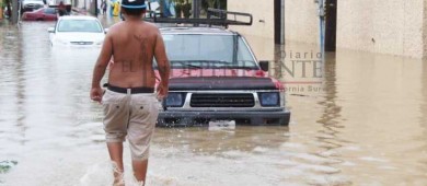 Se inunda a las afueras de la UMF 6 del IMSS en SJC