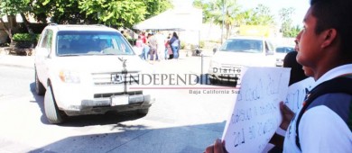 Ciudadanos cabeños originarios de Sinaloa, realizan acopio en Plaza Mijares