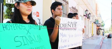 Ciudadanos cabeños originarios de Sinaloa, realizan acopio en Plaza Mijares