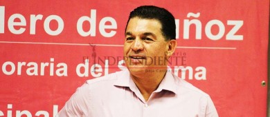 Por 3 años más, mantiene Rubén Muñoz a la Contralora Municipal de La Paz