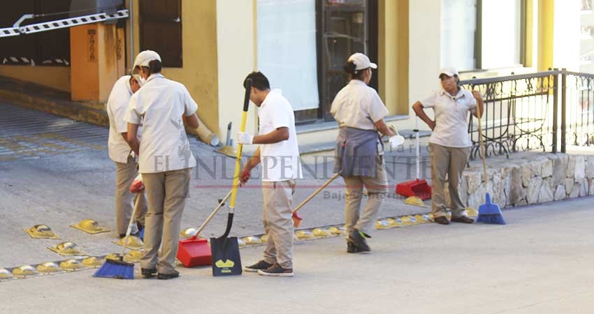 Ciudadanos y empresarios limpian a profundidad zona turística de CSL