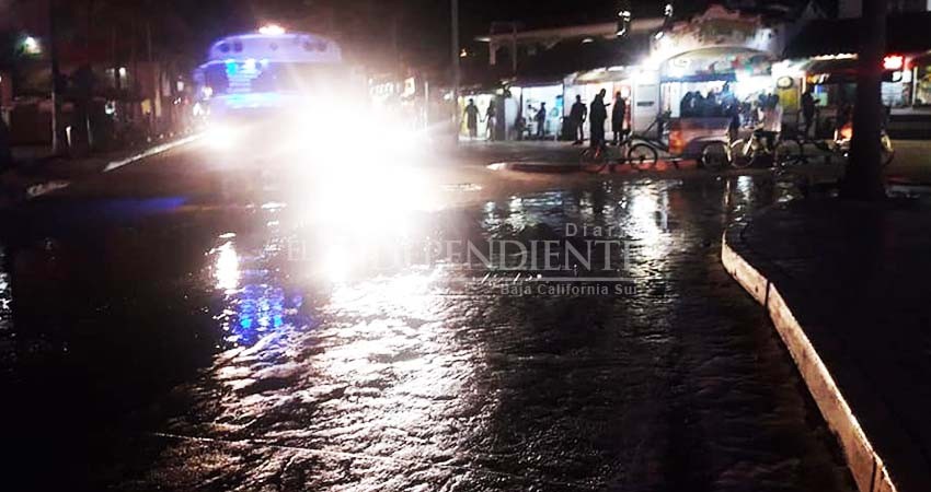 Zona turística de CSL continúa hundida en derrames de agua y oscuridad  