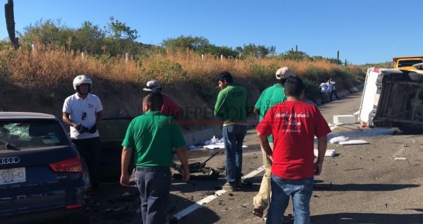 Dos muertos en choque frontal en Carretera CSL - Todos Santos