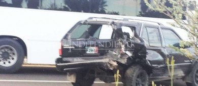Miles de pesos en daños por aparatoso accidente en la Transpeninsular