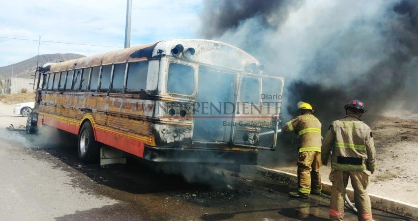 Se incendió un camión del transporte público mientras daba servicio 