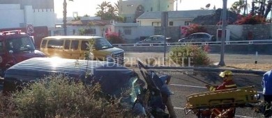 Otro choque entre un taxi y un camión en el corredor turístico de Los Cabos