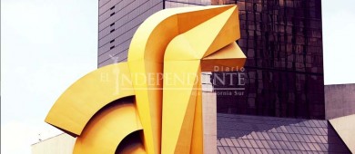 Ballenas inspiran a “Sebastián” para escultura monumental en La Paz