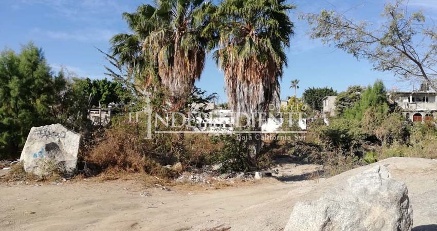 Cañadas de colonia Lomas del Faro llenas de basura y cacharros