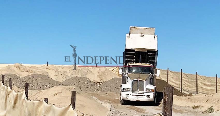 Destruyen dunas de Todos Santos para construir casa frente al mar