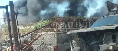 Arde en llamas corralón municipal de Cabo San Lucas