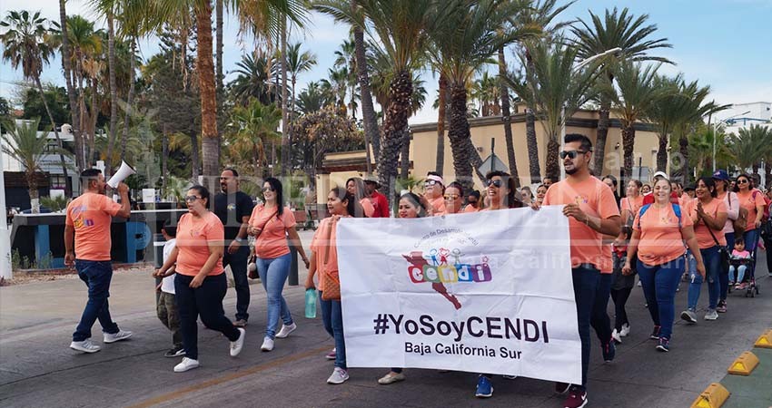 Trabajadores manifiestan carencias laborales en el malecón de La Paz