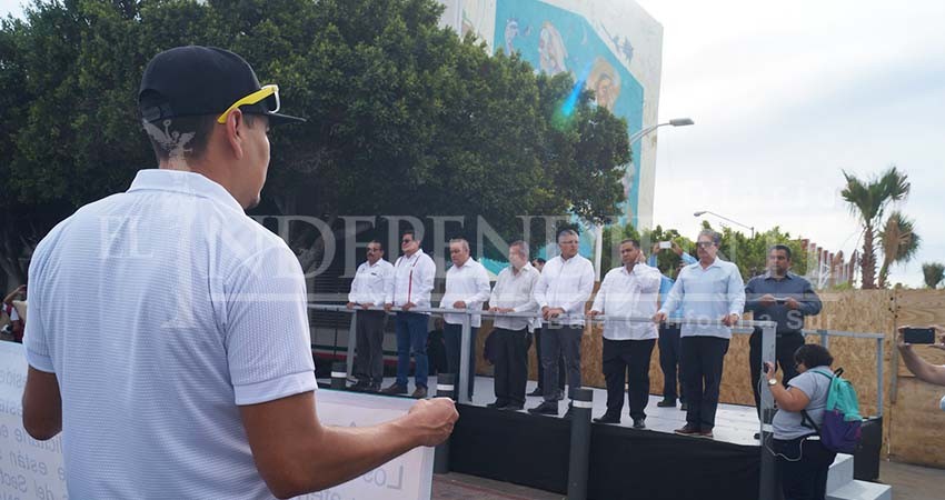 Trabajadores manifiestan carencias laborales en el malecón de La Paz